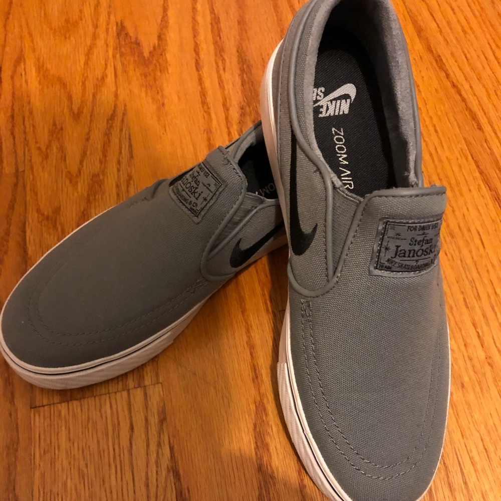 Boys dress sneaker 7.5